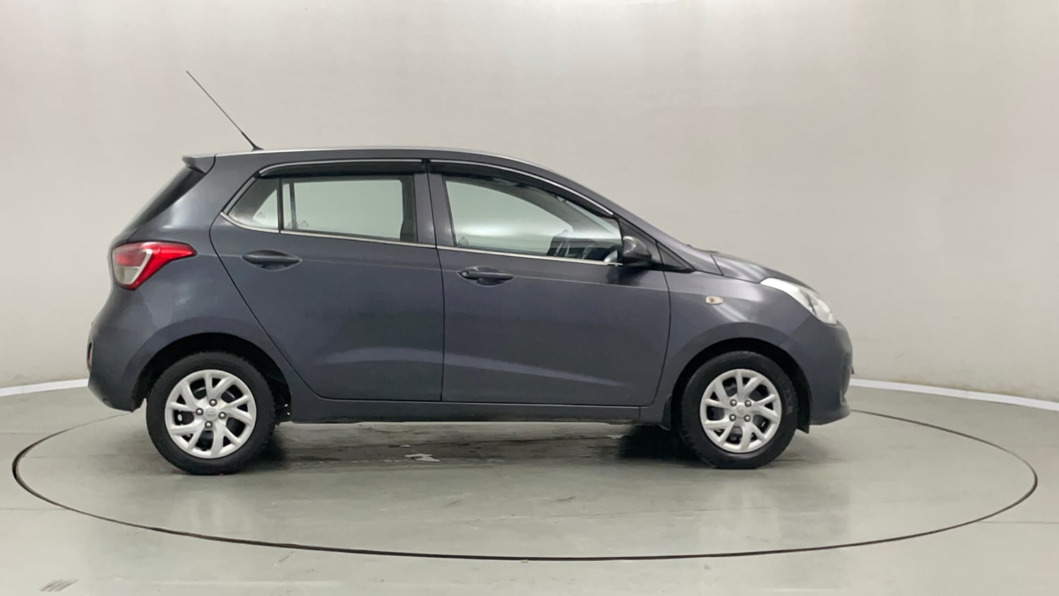 Used 2018 Hyundai Grand i10 Magna 1.2 Kappa VTVT Petrol Manual exterior RIGHT SIDE VIEW