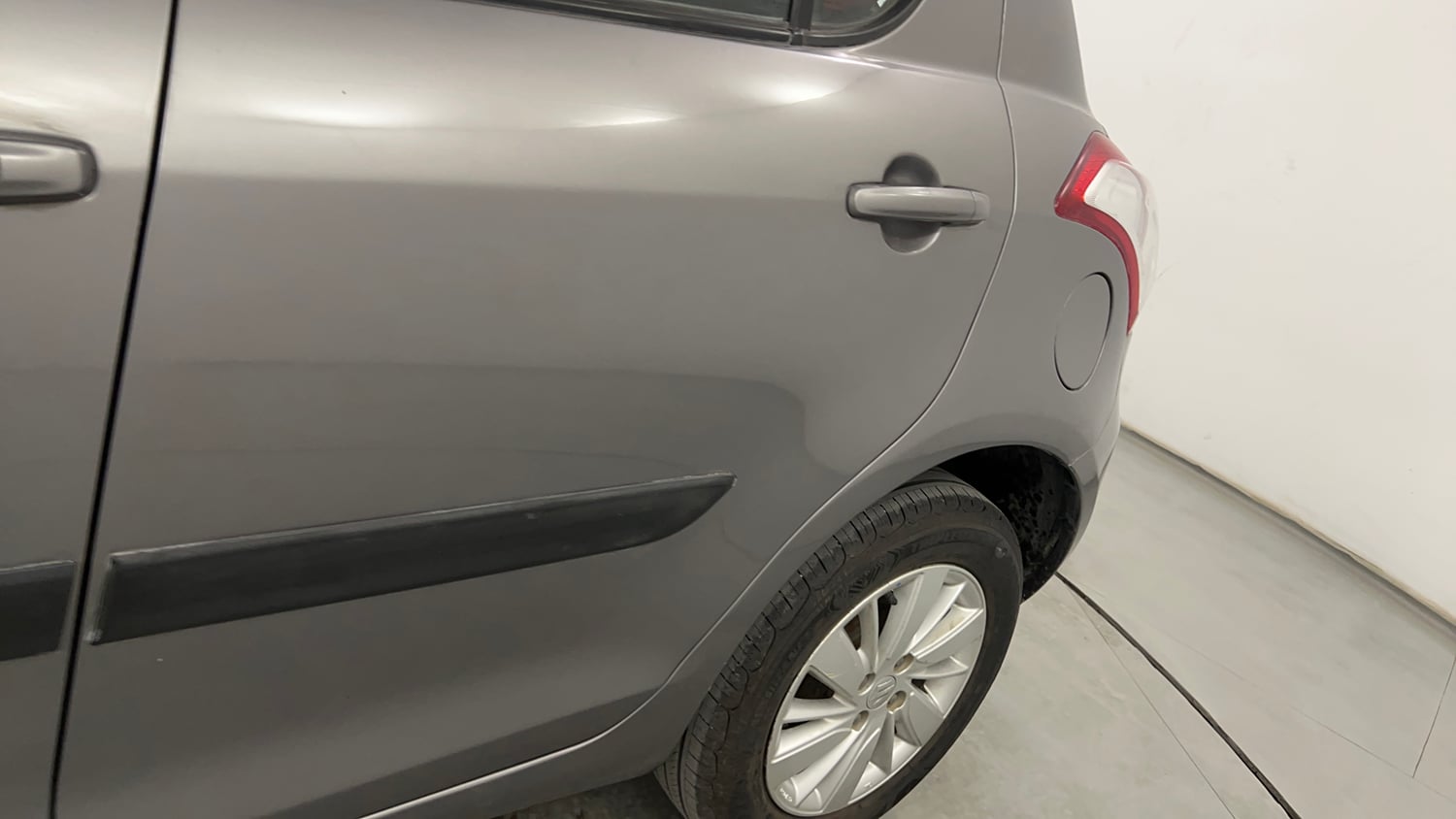 Used 2016 Maruti Suzuki Swift ZXi Petrol Manual dents MINOR SCRATCH