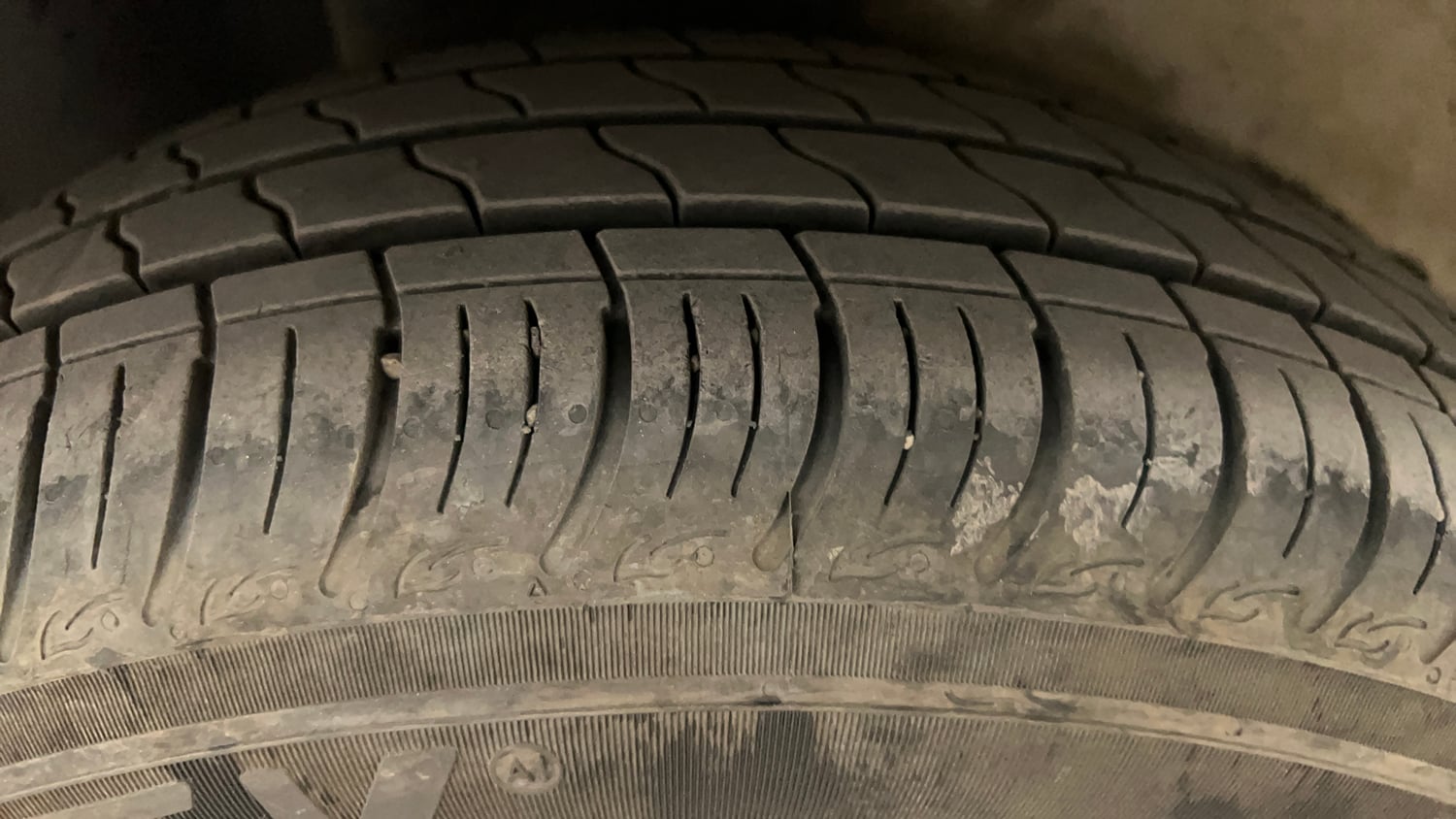 Used 2014 Ford Figo Duratec Petrol Titanium 1.2 Petrol Manual tyres RIGHT REAR TYRE TREAD VIEW