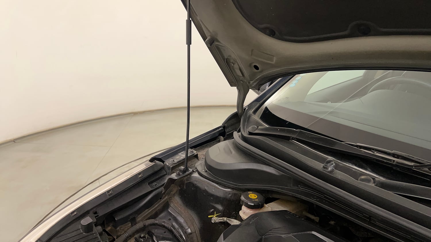 Used 2022 Hyundai Verna SX 1.5 VTVT IVT Petrol Automatic engine ENGINE RIGHT SIDE HINGE & APRON VIEW
