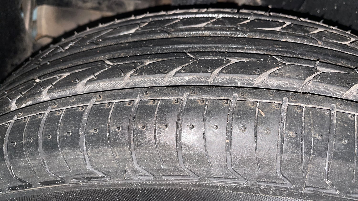 Used 2012 Maruti Suzuki Swift VXi Petrol Manual tyres RIGHT REAR TYRE TREAD VIEW
