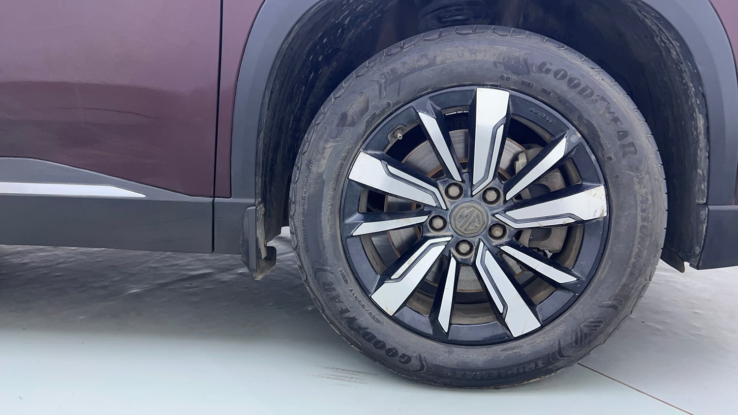 Used 2020 MG Motors Hector Sharp 1.5 DCT Petrol Petrol Automatic tyres RIGHT FRONT TYRE RIM VIEW