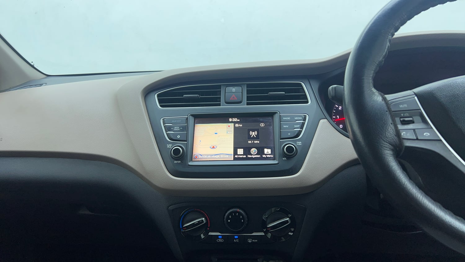 Used 2019 Hyundai Elite i20 Sportz Plus 1.2 Petrol Manual top_features Integrated (in-dash) music system