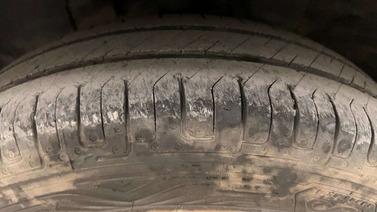 Used 2016 Renault Kwid RXT Petrol Manual tyres LEFT FRONT TYRE TREAD VIEW