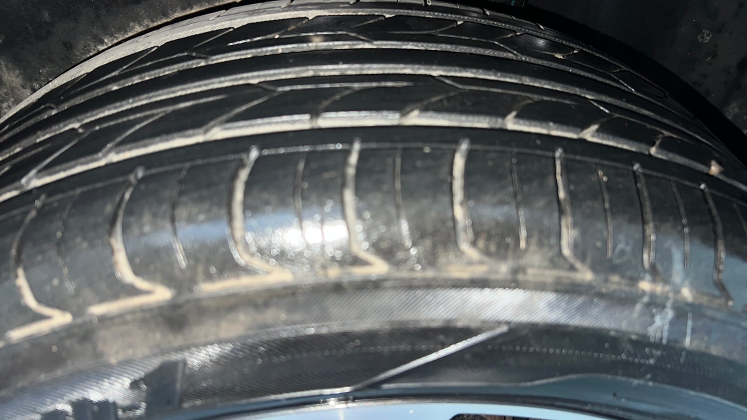 Used 2017 Volkswagen Polo Comfortline 1.2L (P) Petrol Manual tyres LEFT REAR TYRE TREAD VIEW