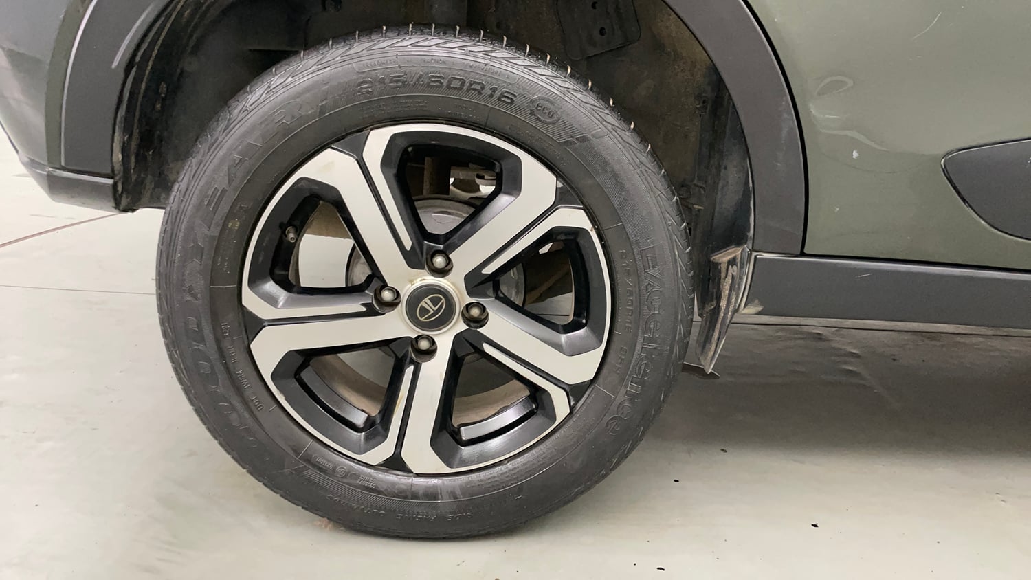 Used 2021 Tata Nexon XZ Plus Petrol Manual tyres RIGHT REAR TYRE RIM VIEW