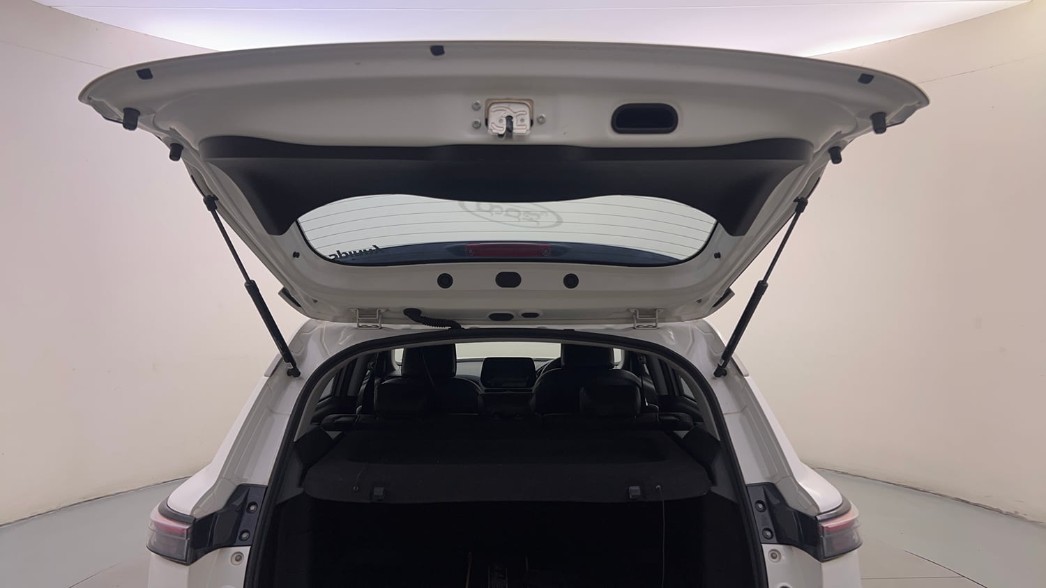 Used 2024 Maruti Suzuki Grand Vitara Delta Smart Hybrid Petrol Manual interior DICKY DOOR OPEN VIEW
