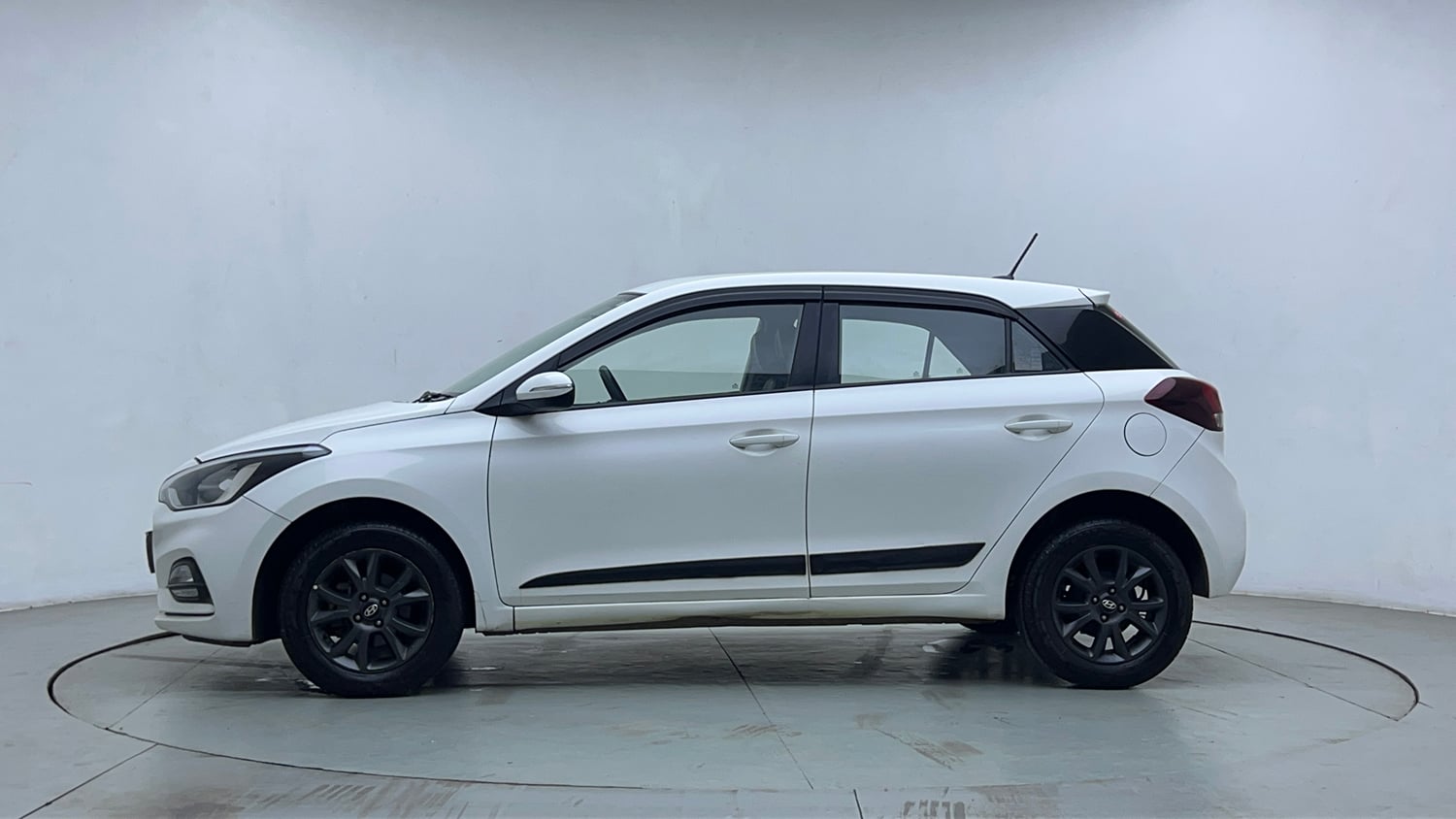 Used 2019 Hyundai Elite i20 Sportz Plus 1.2 Petrol Manual exterior LEFT SIDE VIEW