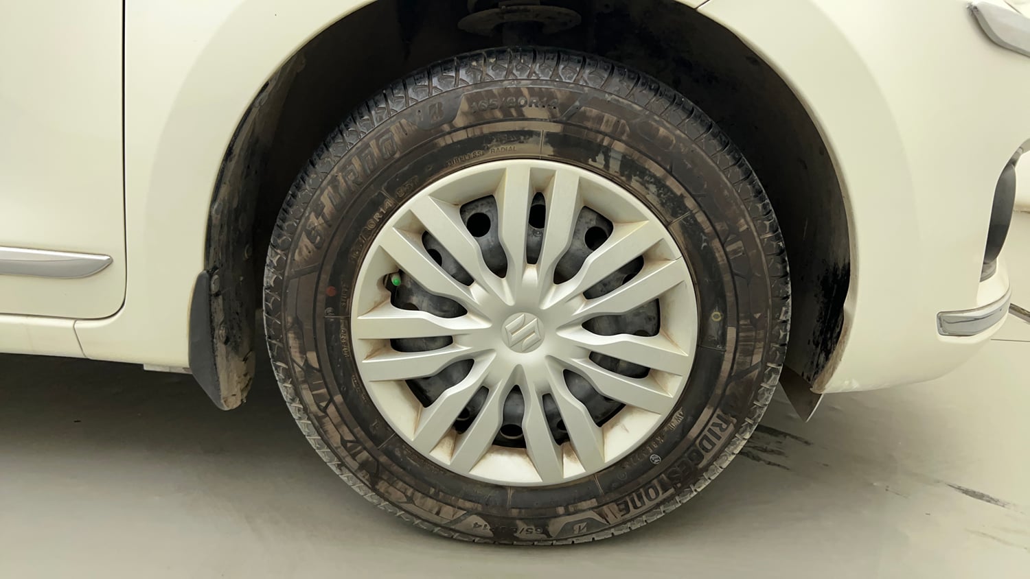Used 2019 Maruti Suzuki Dzire VXi AMT Petrol Automatic tyres RIGHT FRONT TYRE RIM VIEW