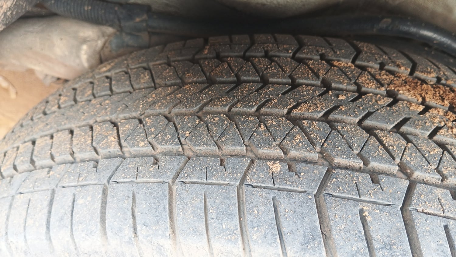 Used 2018 Mahindra XUV500 W9 Diesel Manual tyres LEFT REAR TYRE TREAD VIEW