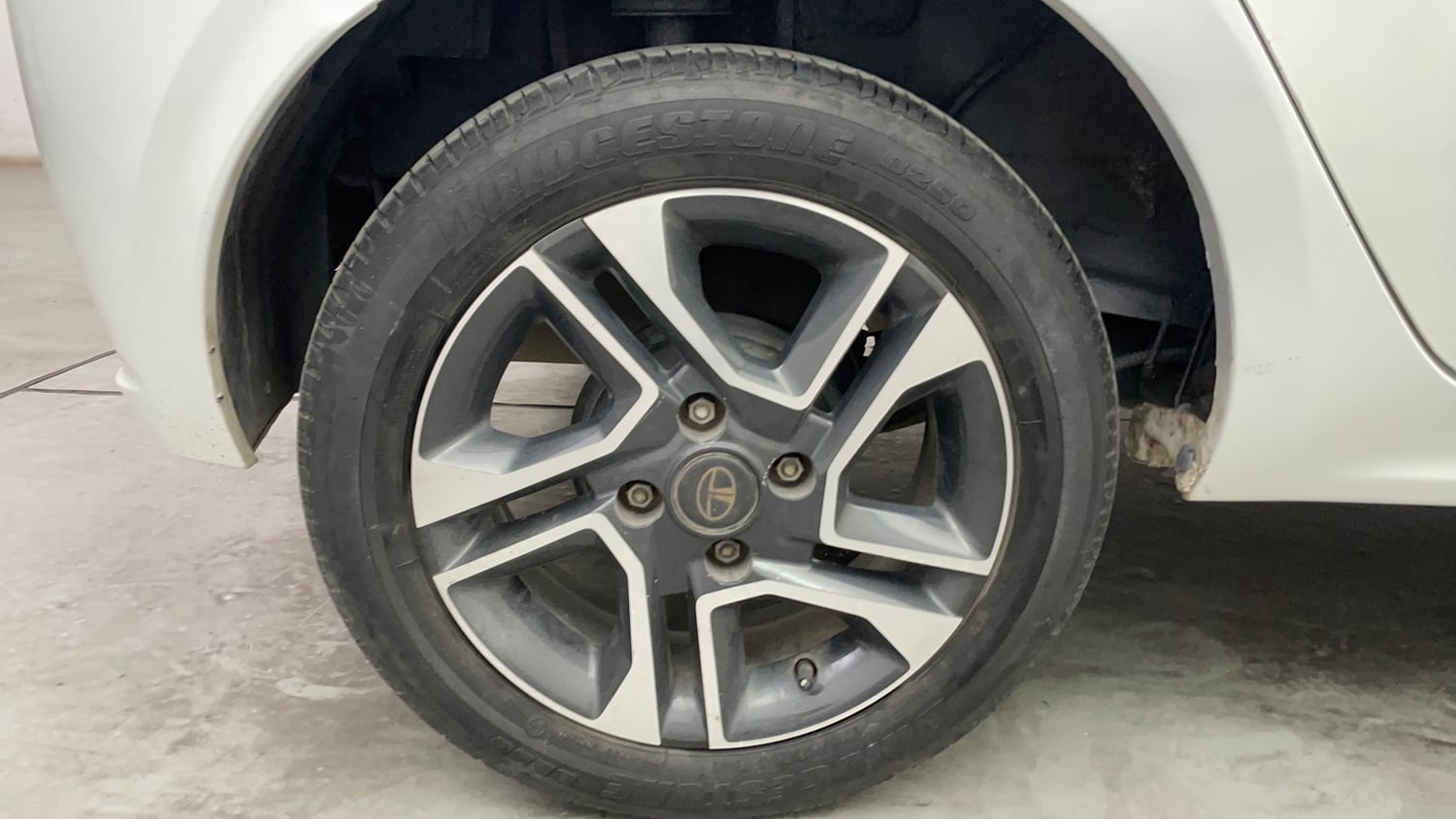 Used 2023 Tata Tiago XZ Plus Petrol Manual tyres RIGHT REAR TYRE RIM VIEW
