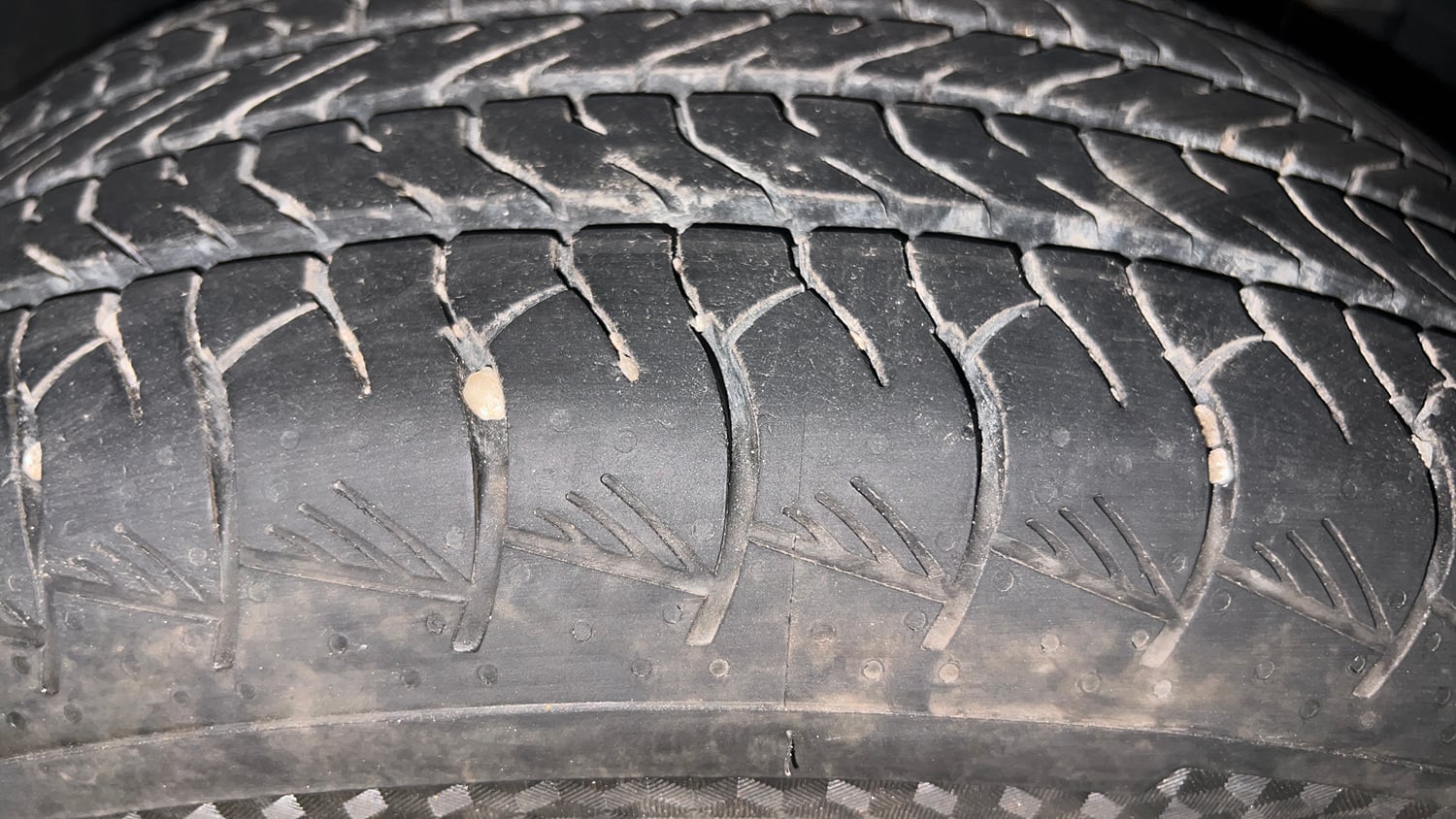 Used 2024 Maruti Suzuki Grand Vitara Delta Smart Hybrid Petrol Manual tyres RIGHT FRONT TYRE TREAD VIEW