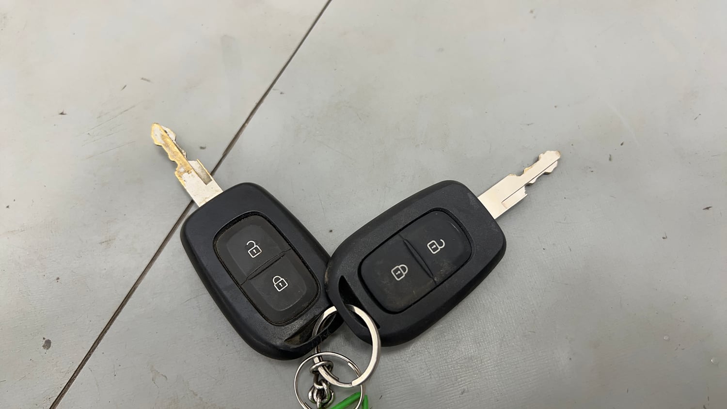 Used 2016 Renault Kwid RXT Petrol Manual extra CAR KEY VIEW