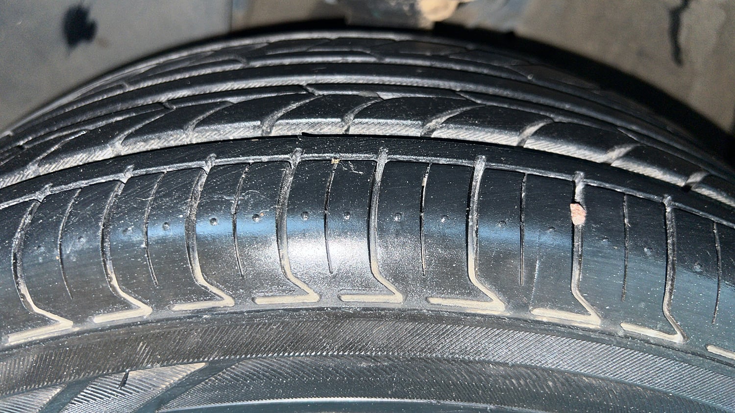 Used 2022 Maruti Suzuki Ignis Zeta 1.2 MT Petrol Manual tyres LEFT FRONT TYRE TREAD VIEW