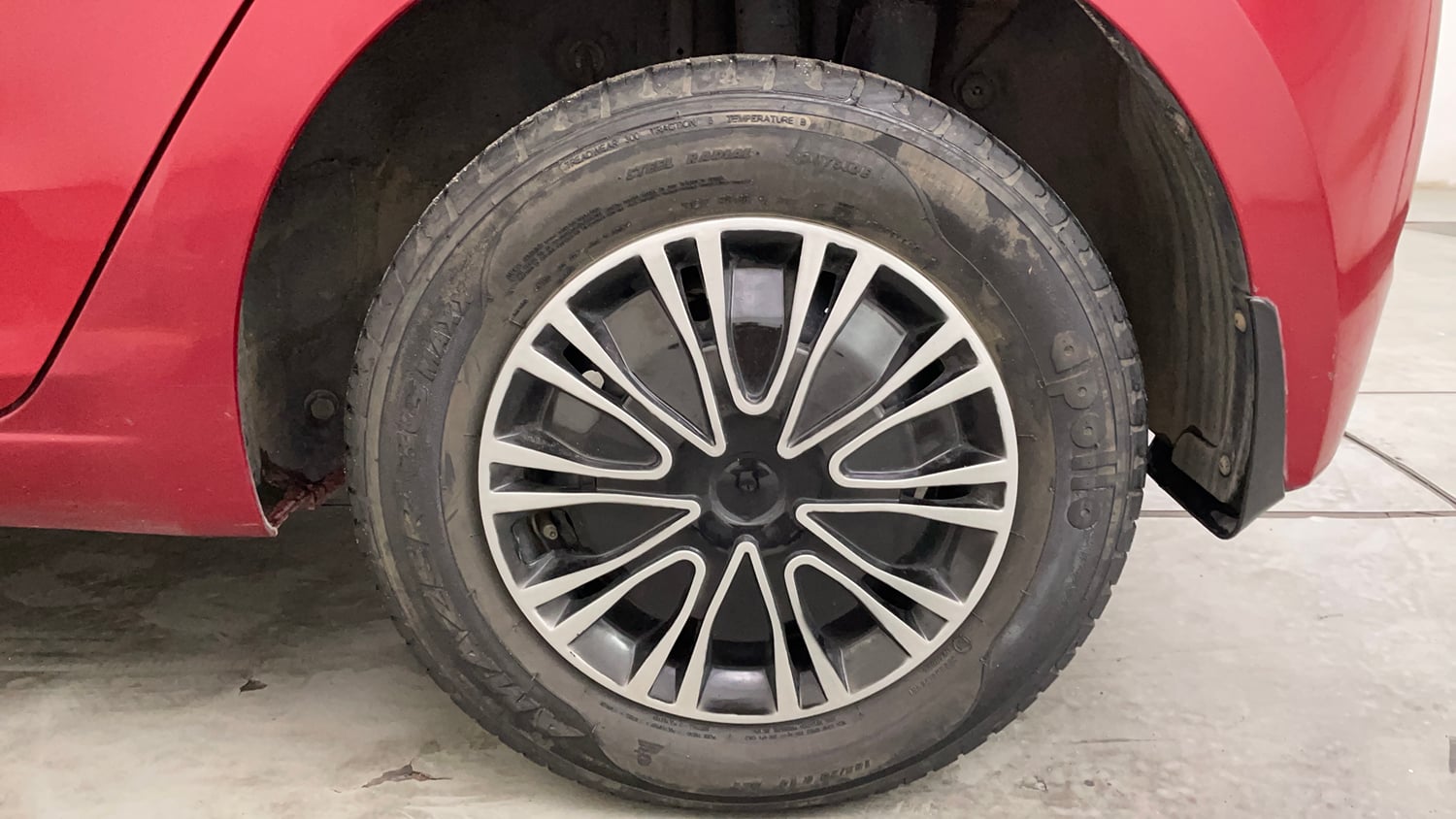 Used 2017 Hyundai Elite i20 Sportz 1.2 Petrol Manual tyres LEFT REAR TYRE RIM VIEW