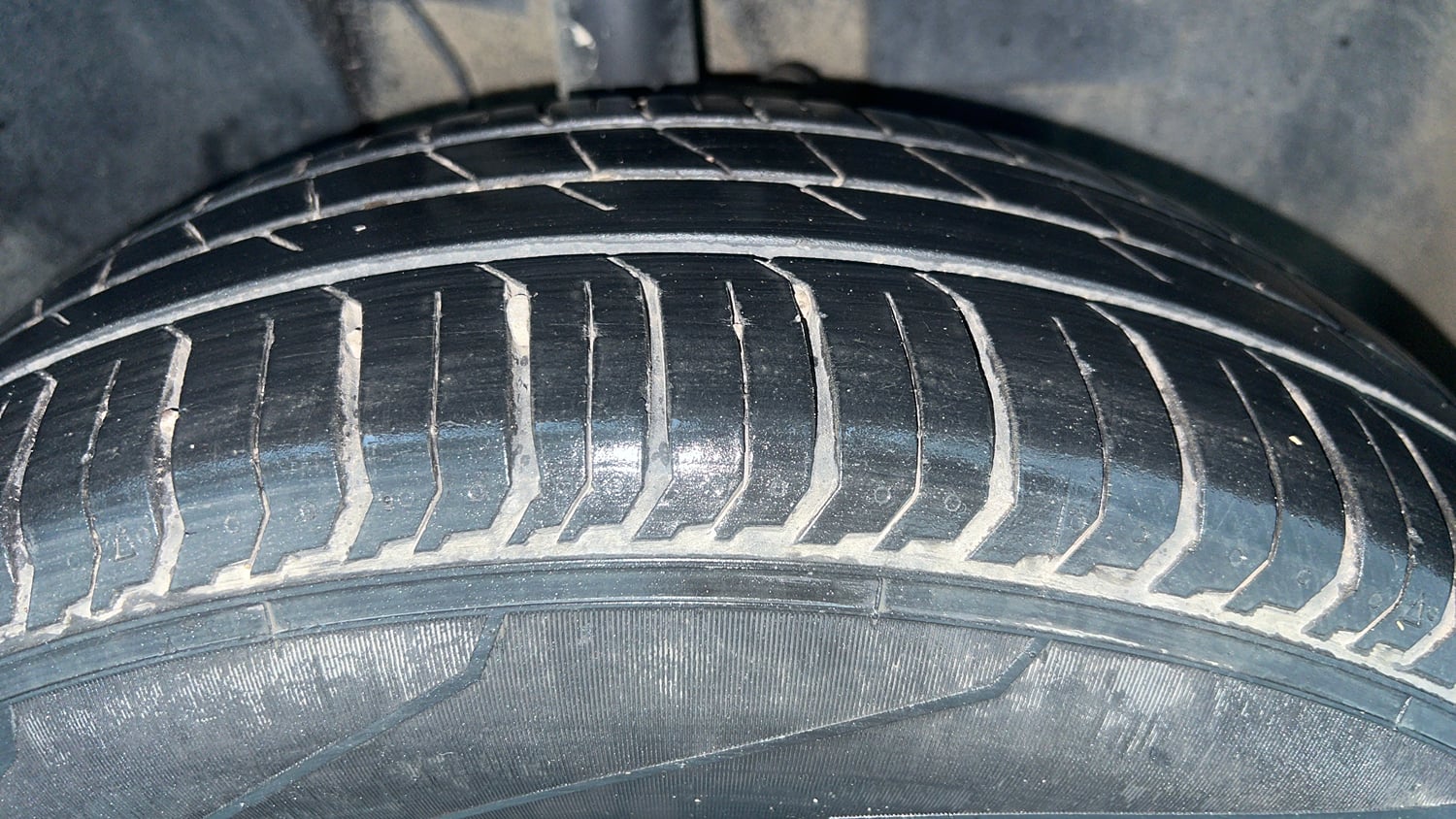 Used 2022 Tata Punch Adventure MT Petrol Manual tyres RIGHT FRONT TYRE TREAD VIEW