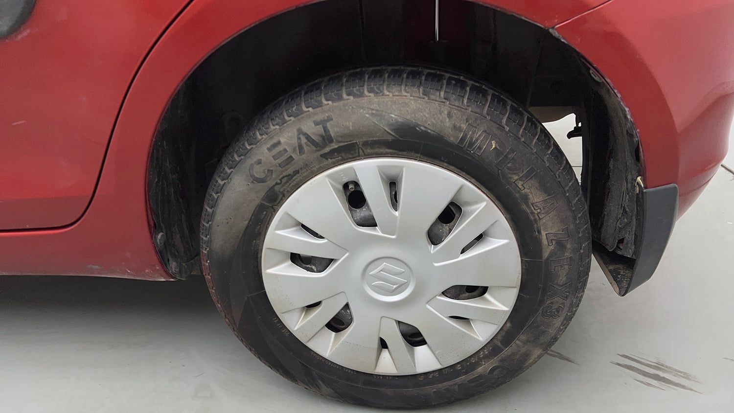Used 2013 Maruti Suzuki Swift VXi Petrol Manual tyres LEFT REAR TYRE RIM VIEW