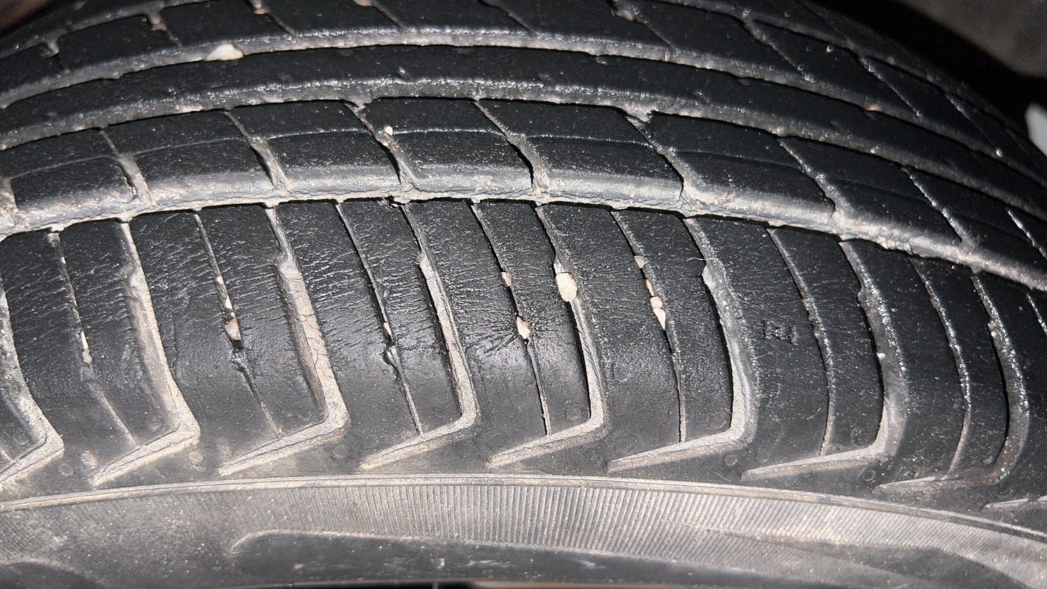 Used 2018 Renault Kwid CLIMBER 1.0 AMT Petrol Automatic tyres LEFT REAR TYRE TREAD VIEW