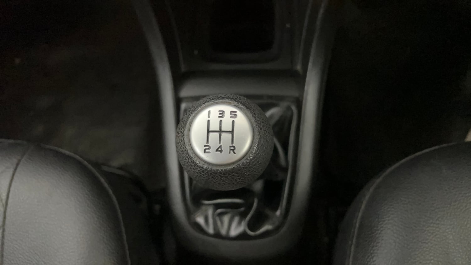 Used 2016 Maruti Suzuki Swift ZXi Petrol Manual interior GEAR  KNOB VIEW