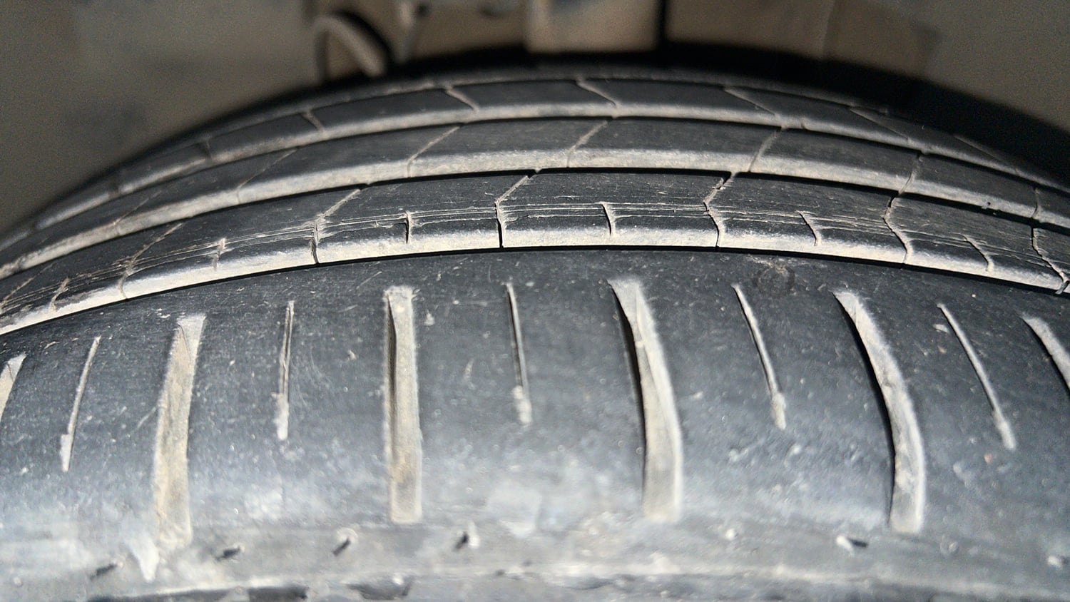 Used 2019 Tata Tiago Revotron XZA Plus Petrol Automatic tyres LEFT FRONT TYRE TREAD VIEW