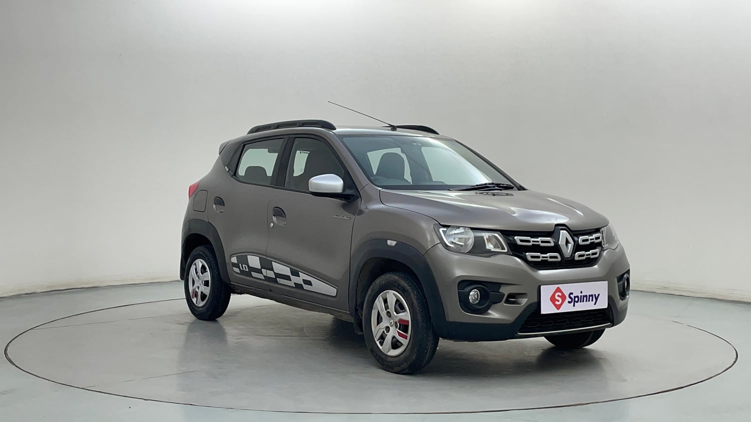 Used 2017 Renault Kwid 1.0 RXT Petrol Manual exterior RIGHT FRONT CORNER VIEW