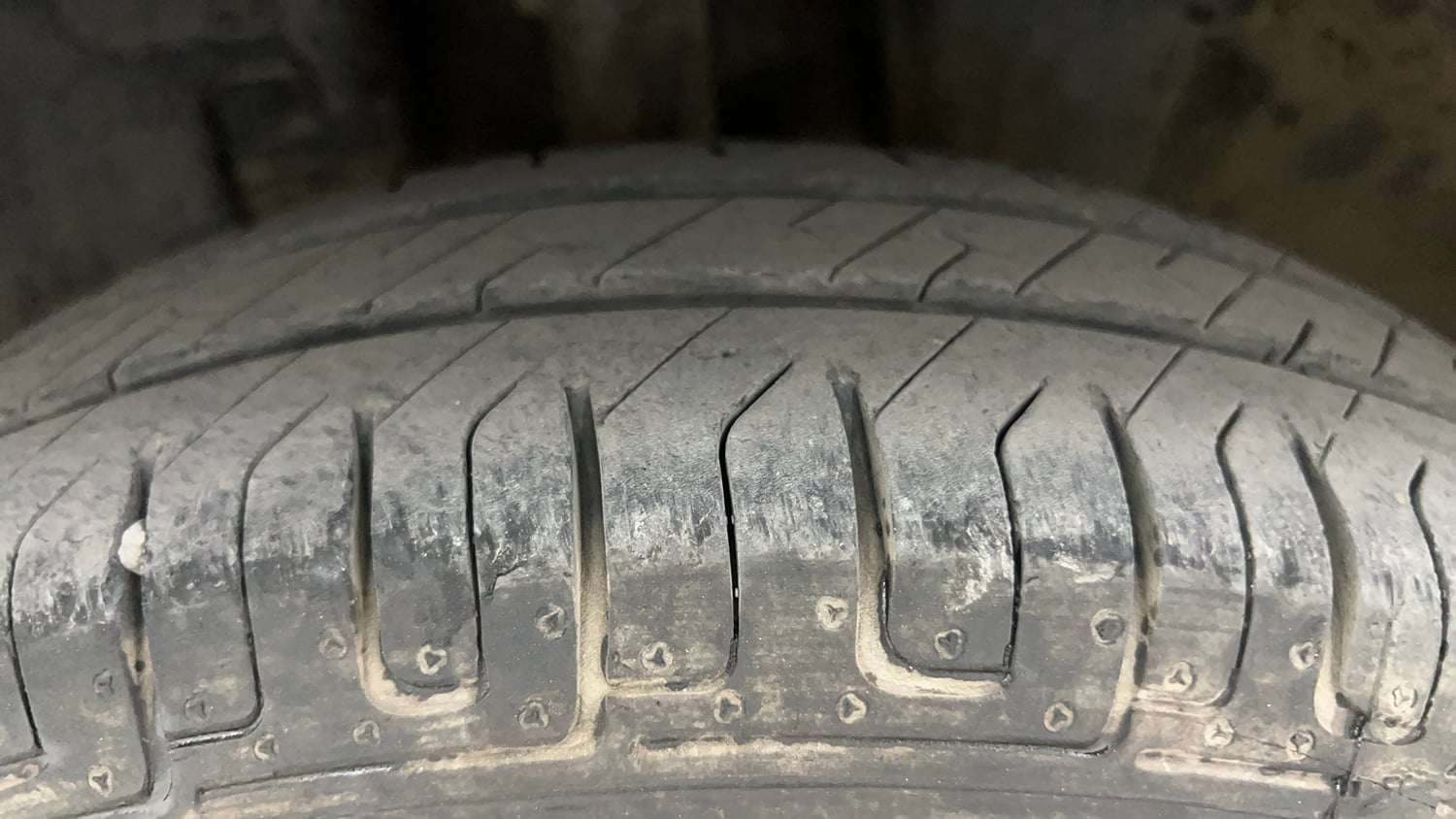 Used 2016 Renault Kwid RXT Petrol Manual tyres LEFT FRONT TYRE TREAD VIEW