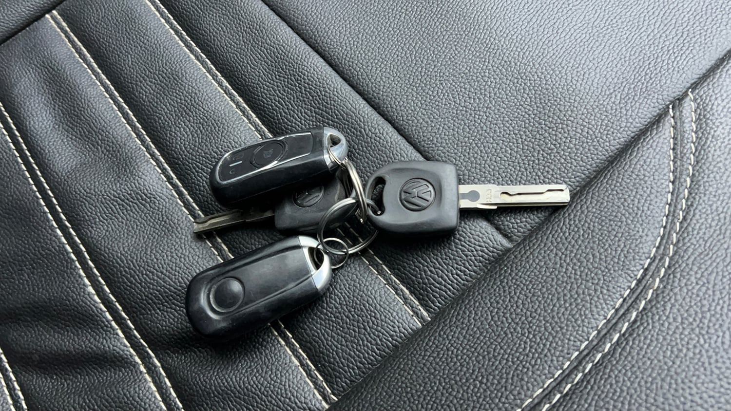 Used 2019 Volkswagen Ameo  1.0 Trendline Petrol + CNG(Outside Fitted) Petrol+cng Manual extra CAR KEY VIEW