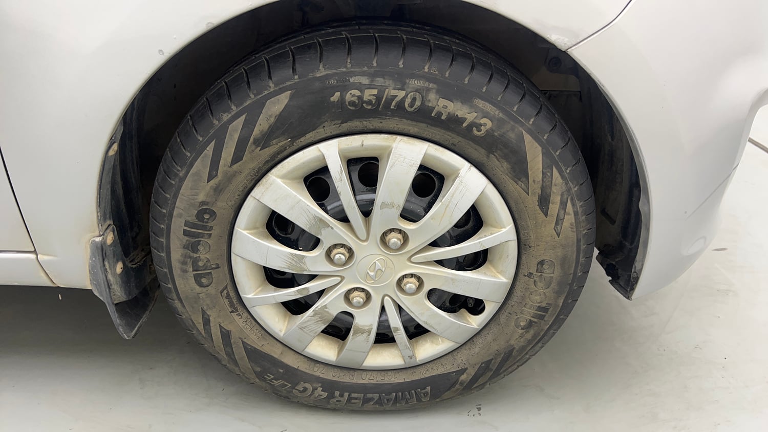 Used 2014 Hyundai i10 Sportz 1.1 iRDE2 Petrol Manual tyres RIGHT FRONT TYRE RIM VIEW