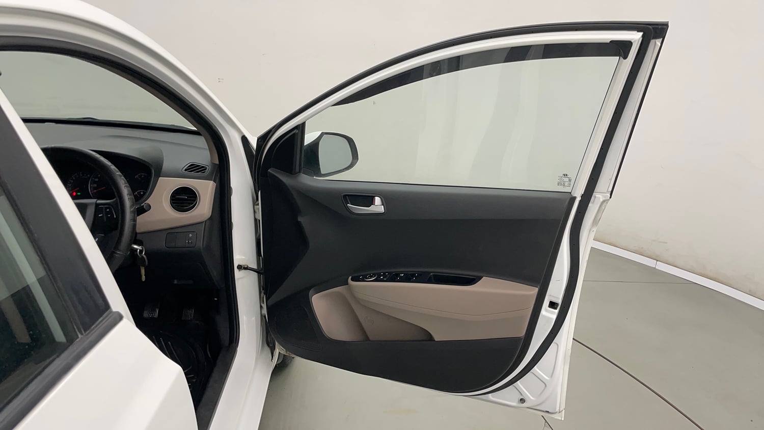 Used 2019 Hyundai Xcent SX Petrol Manual interior RIGHT FRONT DOOR OPEN VIEW