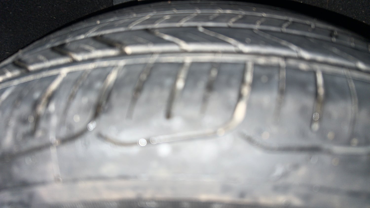 Used 2016 Maruti Suzuki Baleno Zeta 1.2 AT Petrol Automatic tyres RIGHT REAR TYRE TREAD VIEW