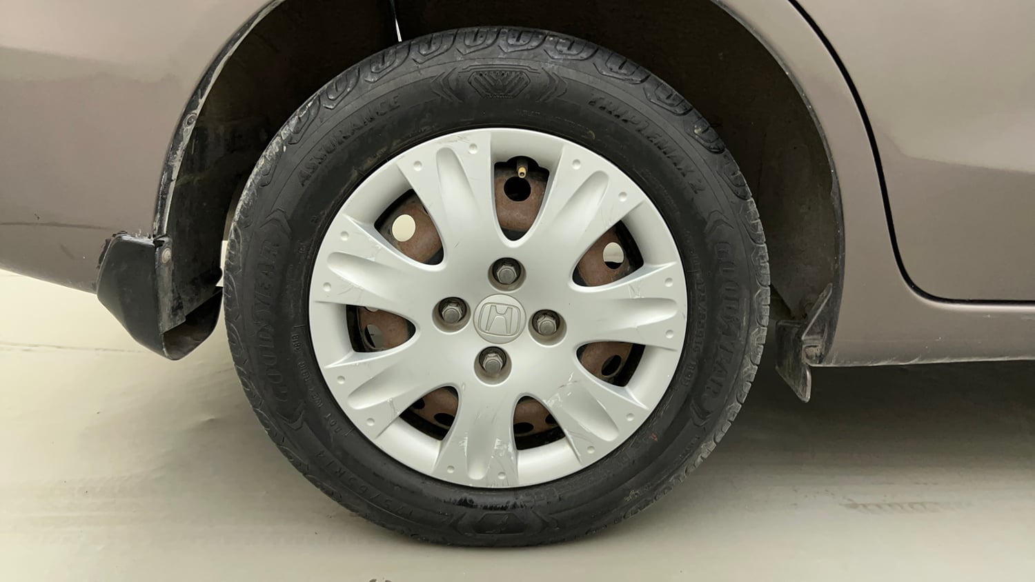Used 2013 Honda Amaze 1.2 S i-VTEC Petrol Manual tyres RIGHT REAR TYRE RIM VIEW