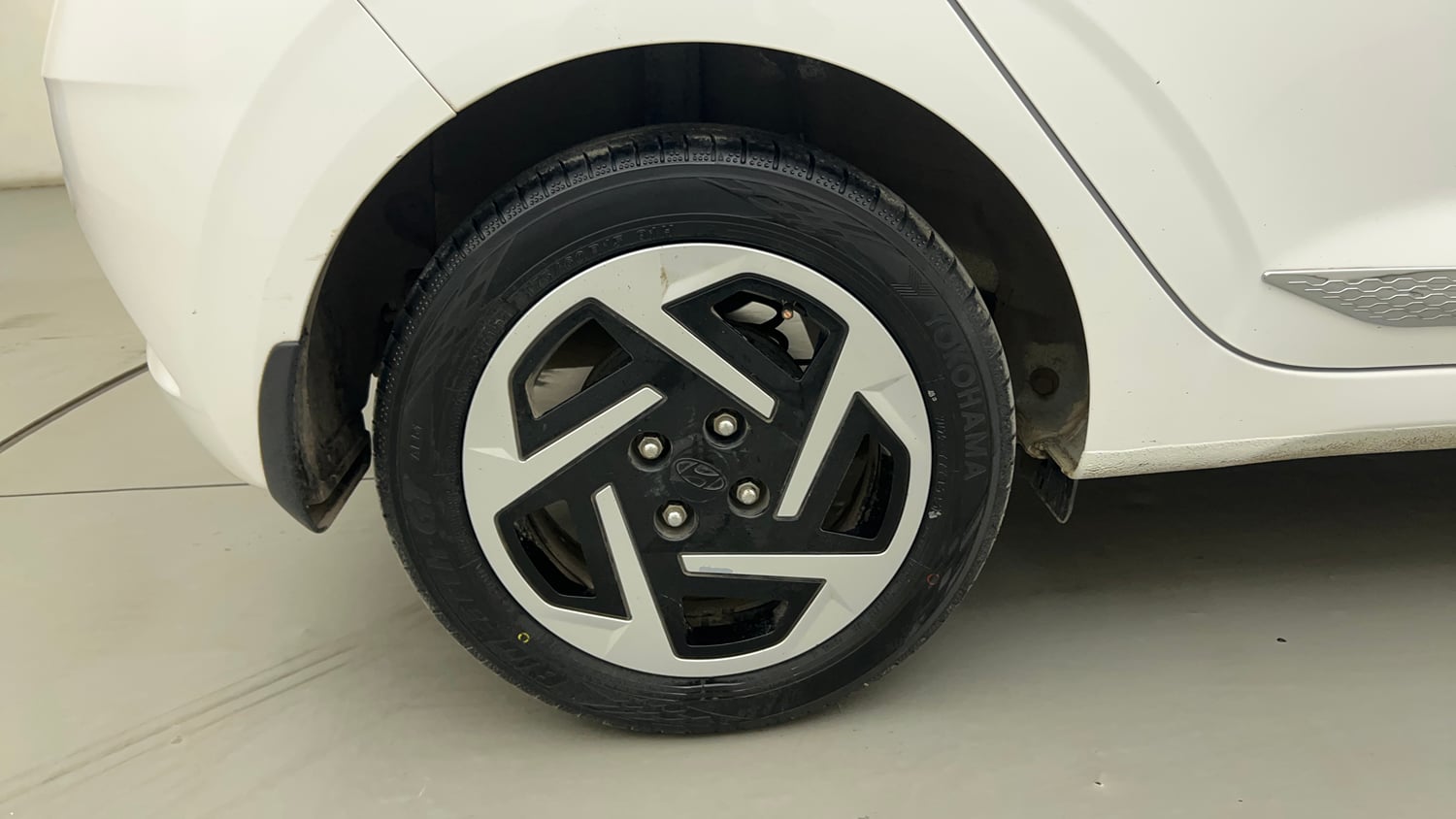 Used 2025 Hyundai Grand i10 Nios Sportz 1.2 Hy-CNG Duo Cng Manual tyres RIGHT REAR TYRE RIM VIEW