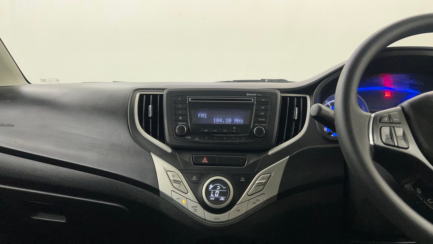 Used 2016 Maruti Suzuki Baleno Delta 1.2 Petrol Manual interior MUSIC SYSTEM & AC CONTROL VIEW