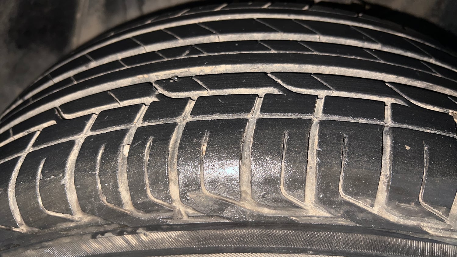 Used 2023 Tata Nexon XE Petrol Manual tyres LEFT FRONT TYRE TREAD VIEW