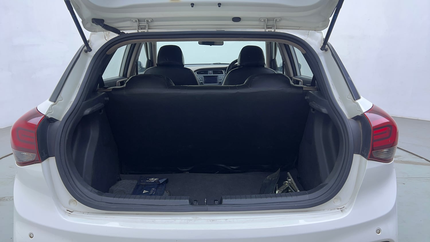 Used 2019 Hyundai Elite i20 Sportz Plus 1.2 Petrol Manual interior DICKY INSIDE VIEW