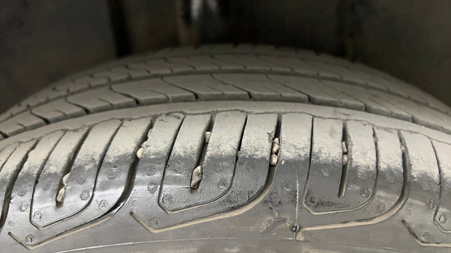 Used 2022 Tata Altroz XTA Petrol Petrol Automatic tyres RIGHT REAR TYRE TREAD VIEW