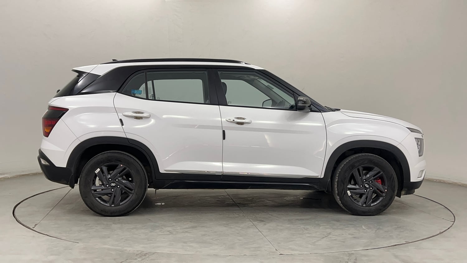 Used 2024 Hyundai Creta S Plus 1.5 Petrol Knight Petrol Manual exterior RIGHT SIDE VIEW
