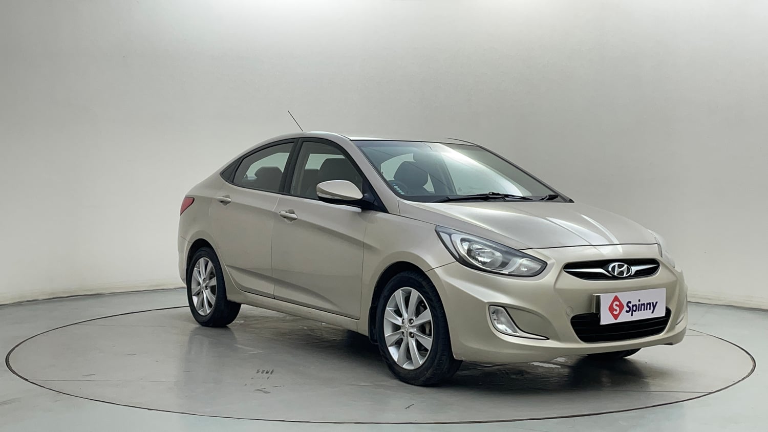 Used 2013 Hyundai Verna Fluidic 1.6 CRDi SX Diesel Manual exterior RIGHT FRONT CORNER VIEW