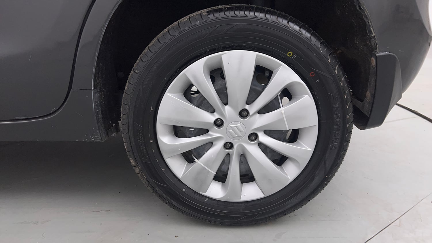 Used 2018 Maruti Suzuki Baleno Delta 1.2 Petrol Manual tyres LEFT REAR TYRE RIM VIEW