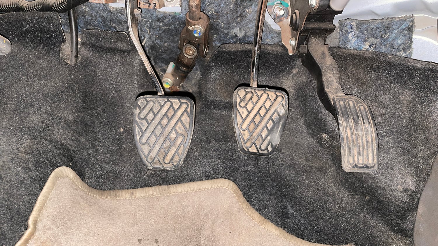 Used 2016 Datsun GO T Petrol Manual interior PEDALS VIEW