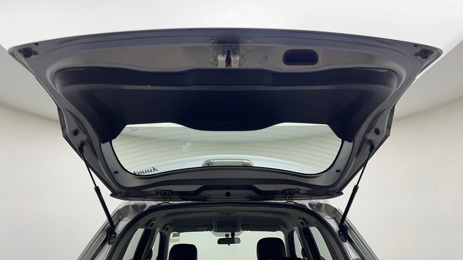 Used 2018 maruti-suzuki Vitara Brezza ZDi AGS Diesel Automatic interior DICKY DOOR OPEN VIEW