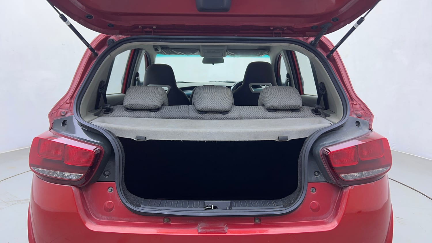 Used 2017 Mahindra KUV100 K6 6 STR Petrol Manual interior DICKY INSIDE VIEW