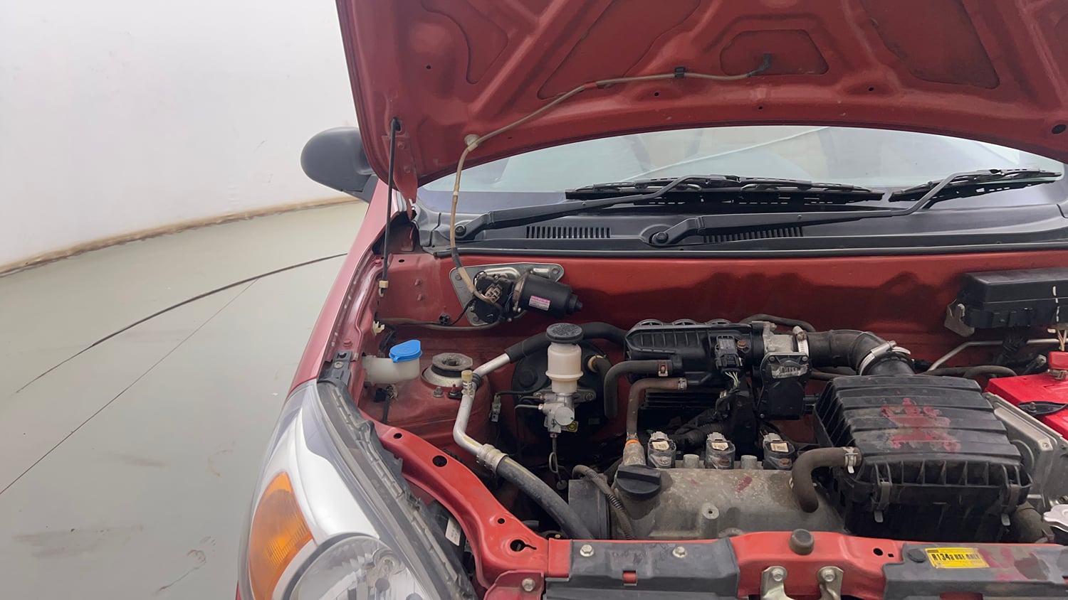 Used 2017 Maruti Suzuki Alto 800 VXi Petrol Manual engine ENGINE RIGHT SIDE HINGE & APRON VIEW