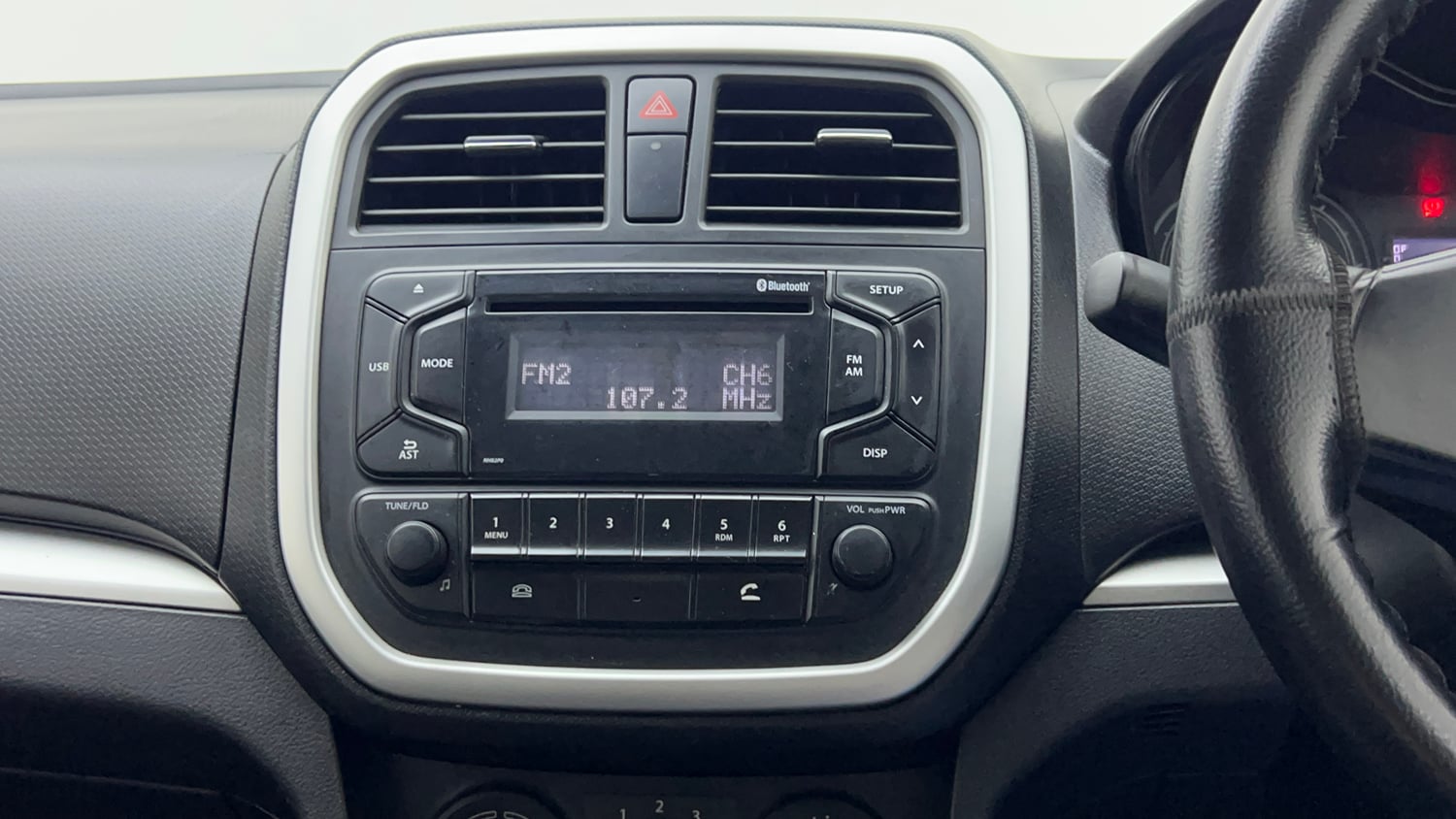 Used 2019 Maruti Suzuki Vitara Brezza [2016-2020] VDi Diesel Manual top_features Integrated (in-dash) music system