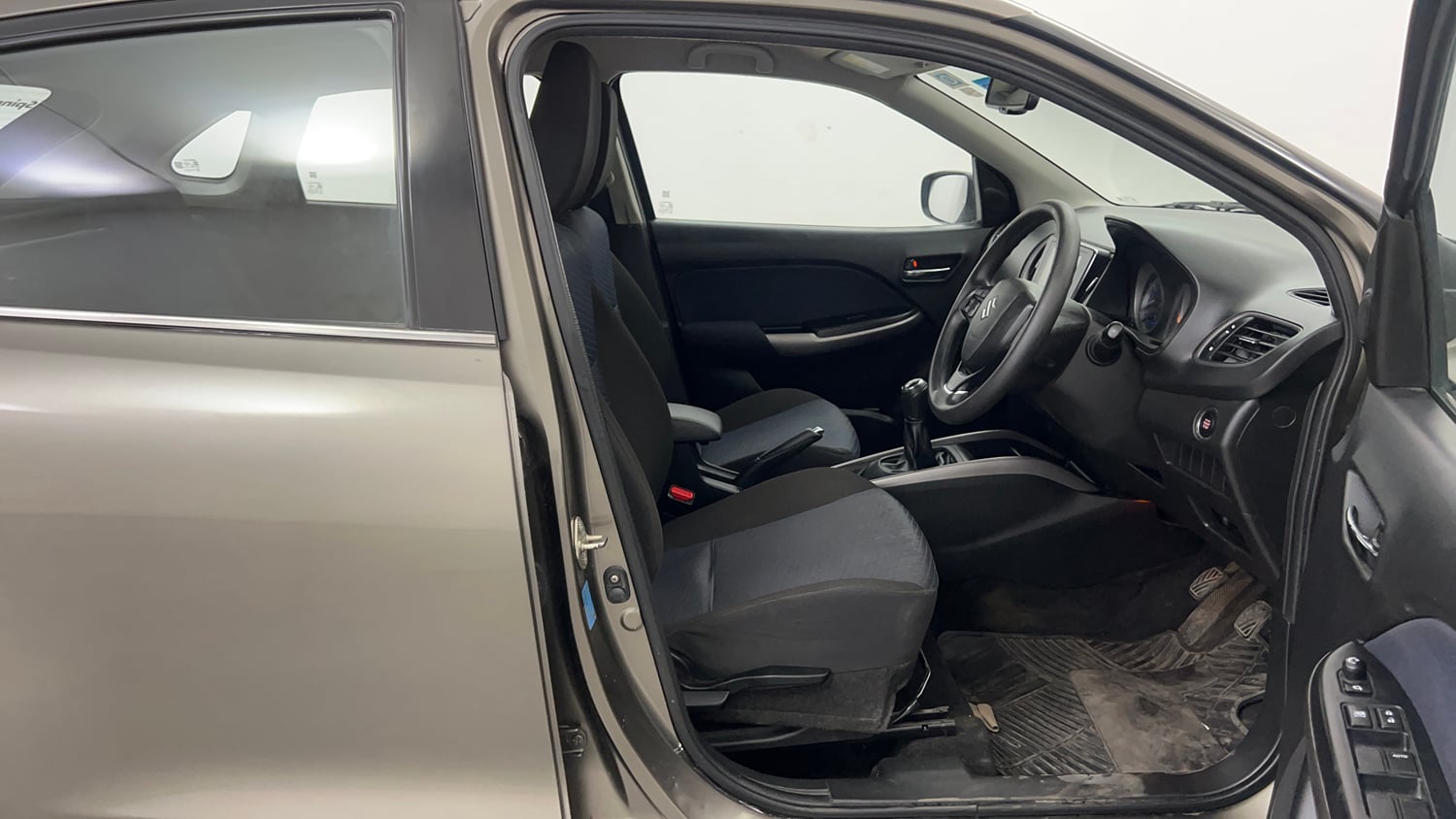 Used 2020 Maruti Suzuki Baleno Zeta Petrol Manual interior RIGHT SIDE FRONT DOOR CABIN VIEW