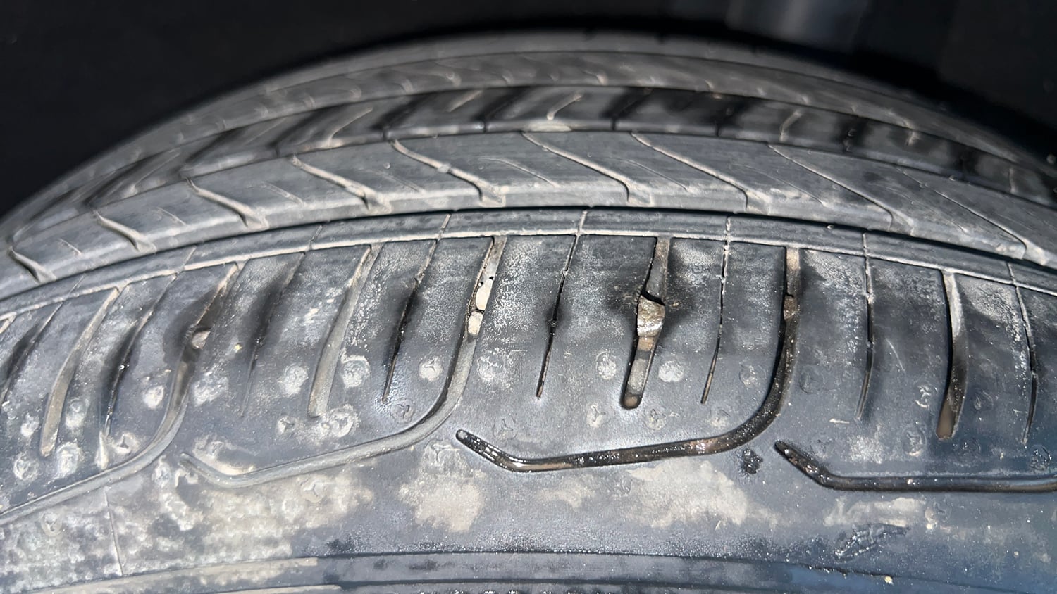 Used 2016 Maruti Suzuki Baleno Zeta 1.2 AT Petrol Automatic tyres LEFT REAR TYRE TREAD VIEW