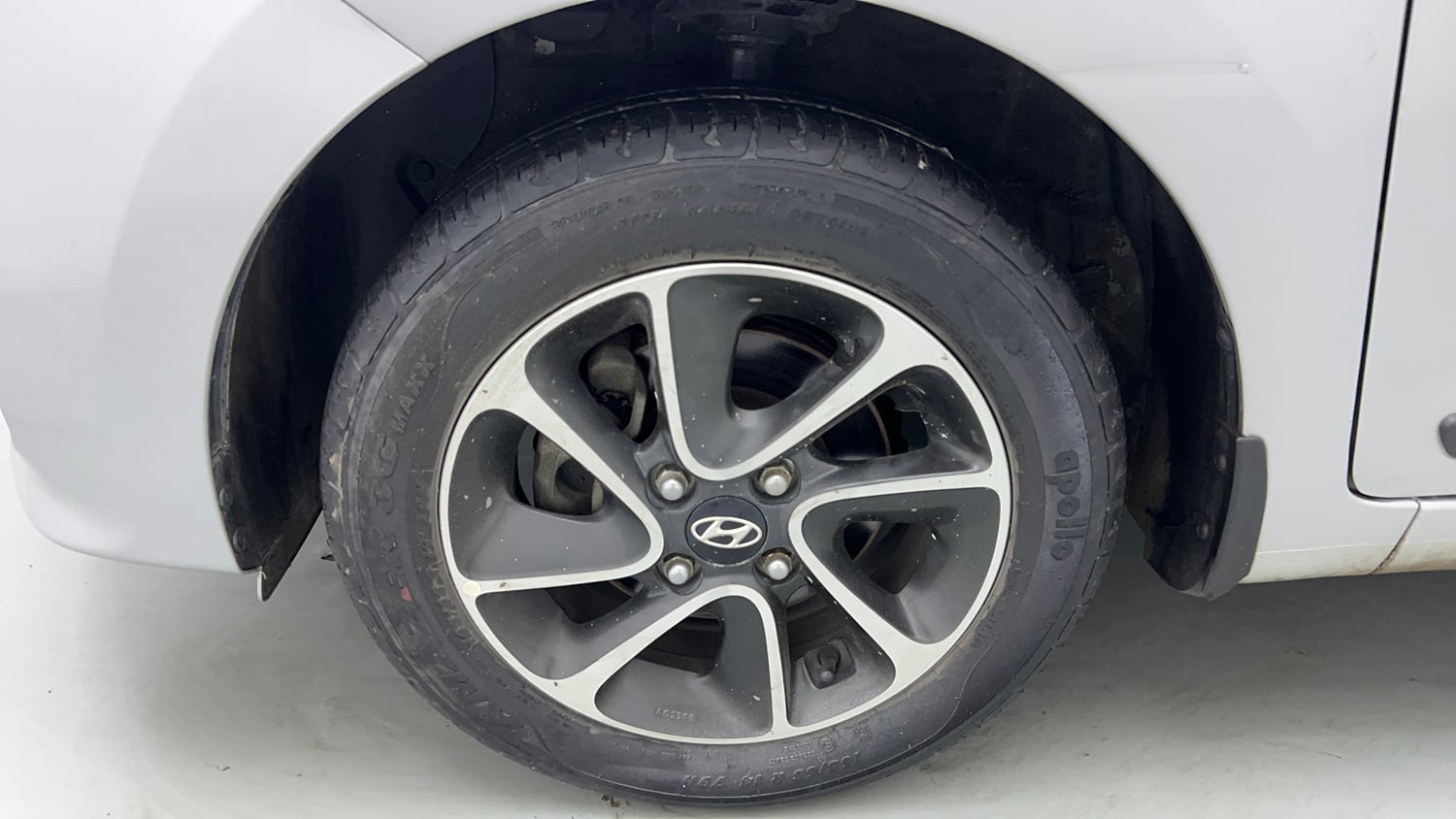 Used 2018 Hyundai Grand i10 Sportz (O) AT 1.2 Kappa VTVT Petrol Automatic tyres LEFT FRONT TYRE RIM VIEW