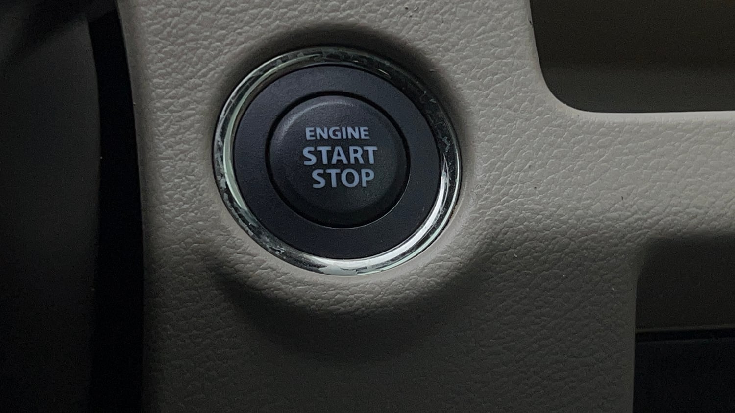 Used 2023 Maruti Suzuki Ciaz Alpha 1.5 Petrol Manual top_features Keyless start