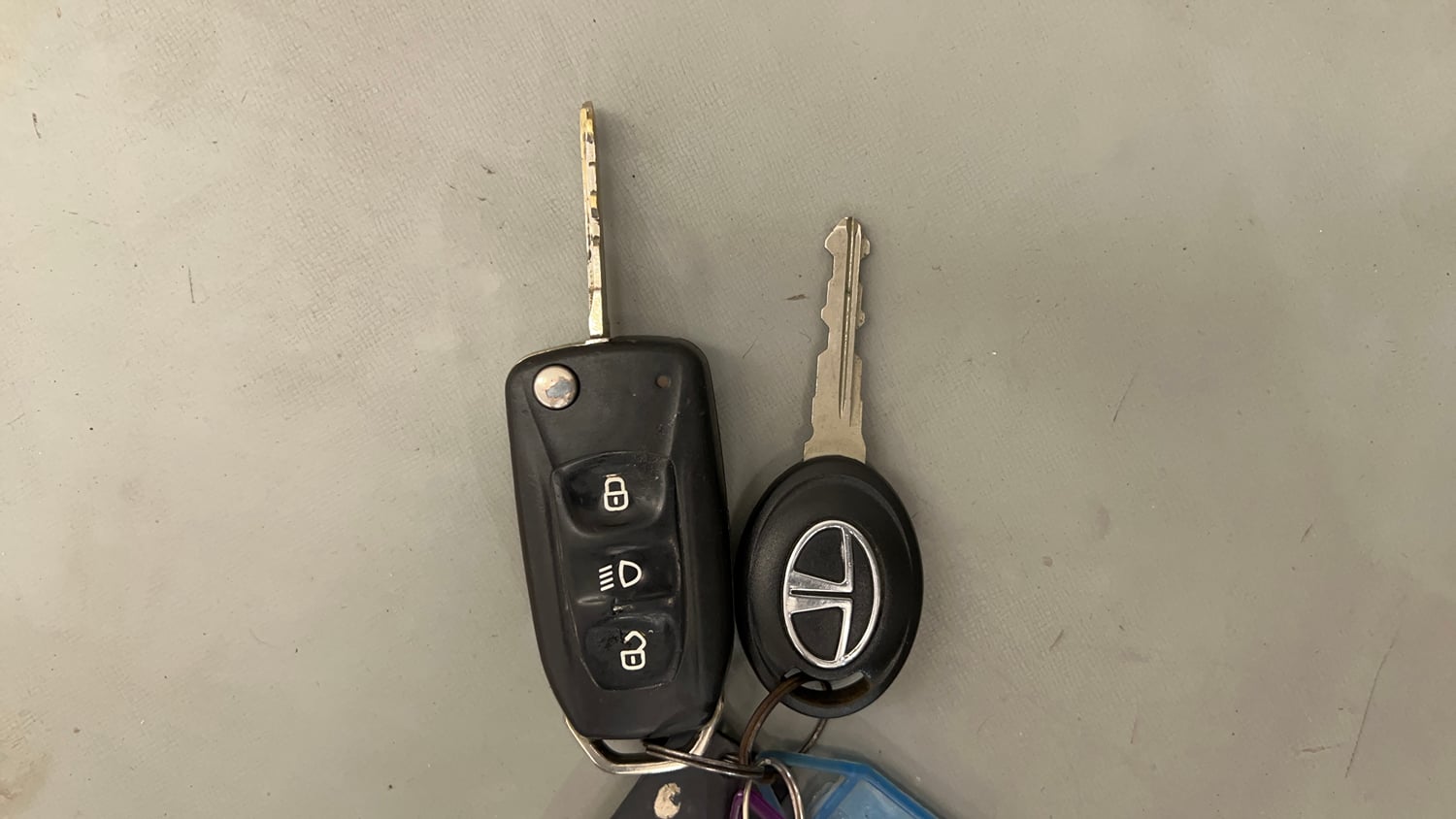 Used 2016 Tata Tiago Revotron XZ Petrol Manual extra CAR KEY VIEW
