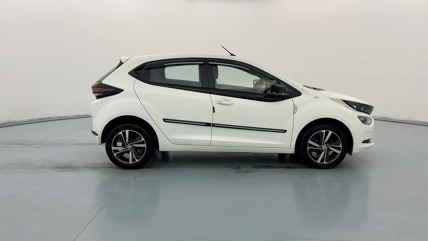 Used 2021 Tata Altroz XZ Petrol Petrol Manual exterior RIGHT SIDE VIEW